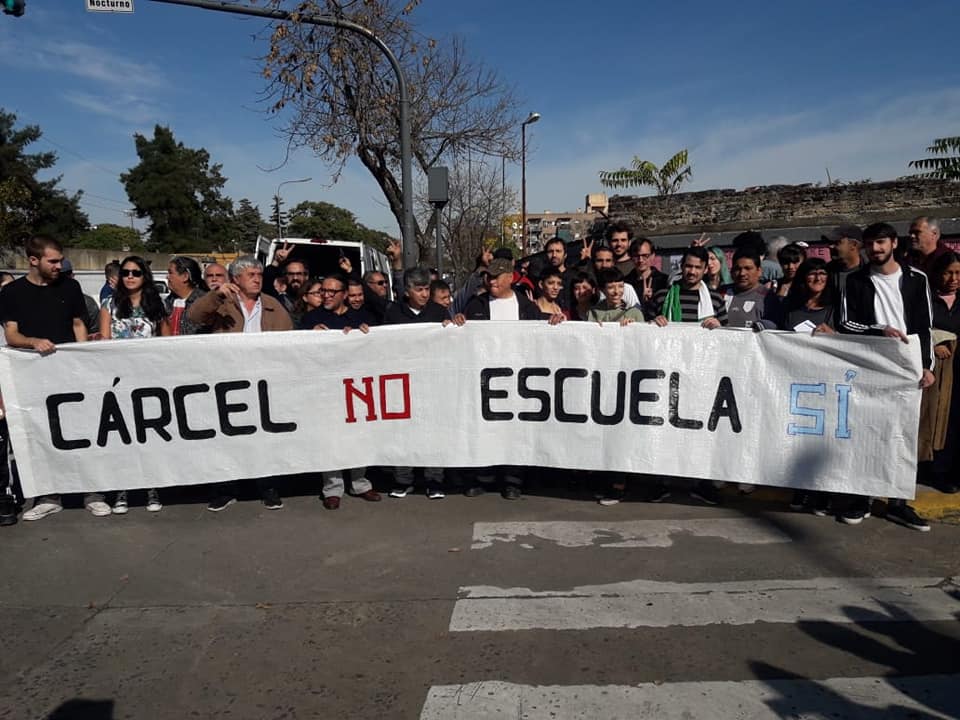 Bajo Flores: vecinos se movilizaron contra la construcción de un centro penal juvenil